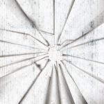 Tavola "Broken Glass" MB257PH - Carta da parati vetro spaccato e legno materico