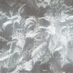 Tavola "Undergrow" - Carta da parati foresta con contrasti grafici